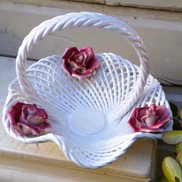 Porcelain Capodimonte Italian Weave Basket with Separately Attached Roses - Picture 2 of 6